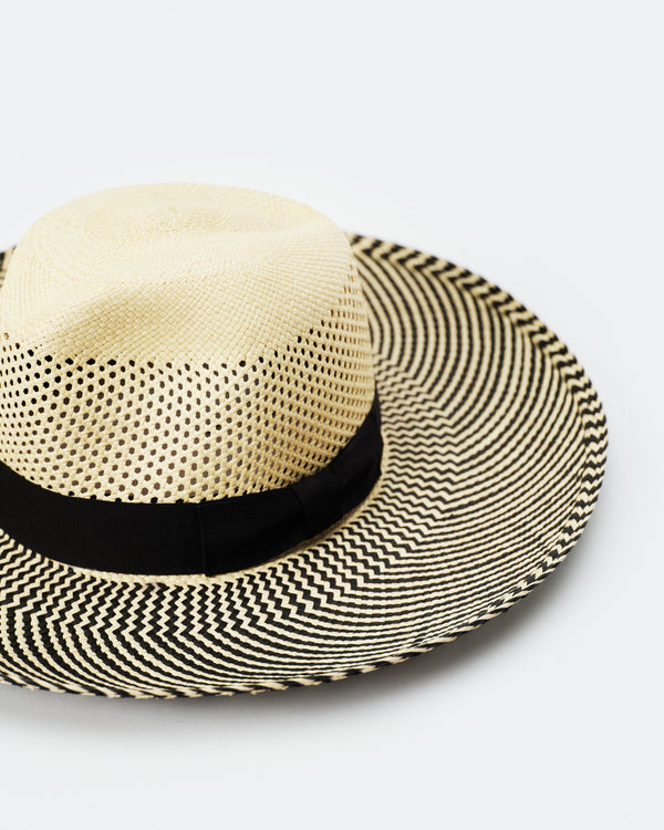 GISELA HAT
